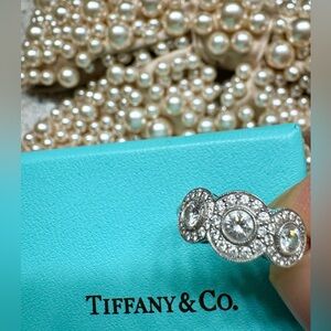 🩵🩵🩵Tiffany & Co. Triple Three-Stone Platinum Circlet
Diamond Ring.